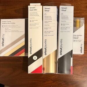 Cricut Joy lot - Crafting Set with Vinyl and Pens